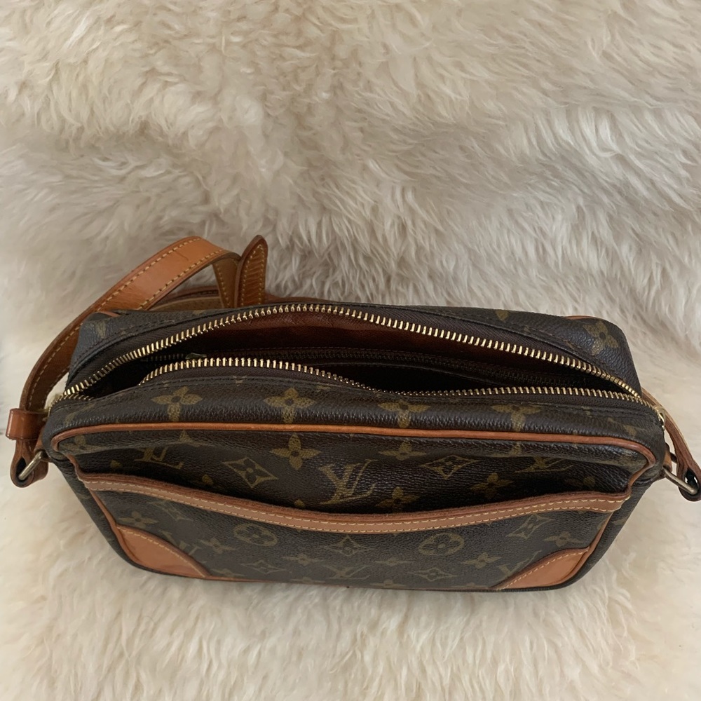 Vintage Louis Vuitton Crossbody Bag - Picture 4 of 14